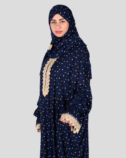 صورة شرشف صلاة نسائي ببتصميم دانتيل